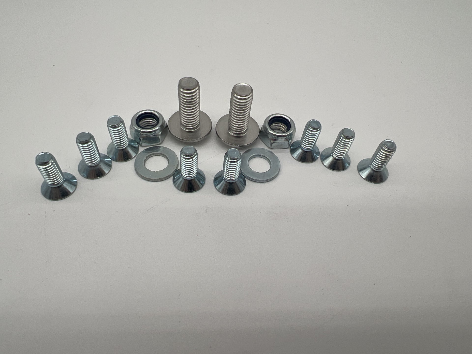 Support de compresseur double N4 OFFROAD pour Toyota Hilux Revo Xtra Cab, robuste et adapté aux véhicules tout-terrain.