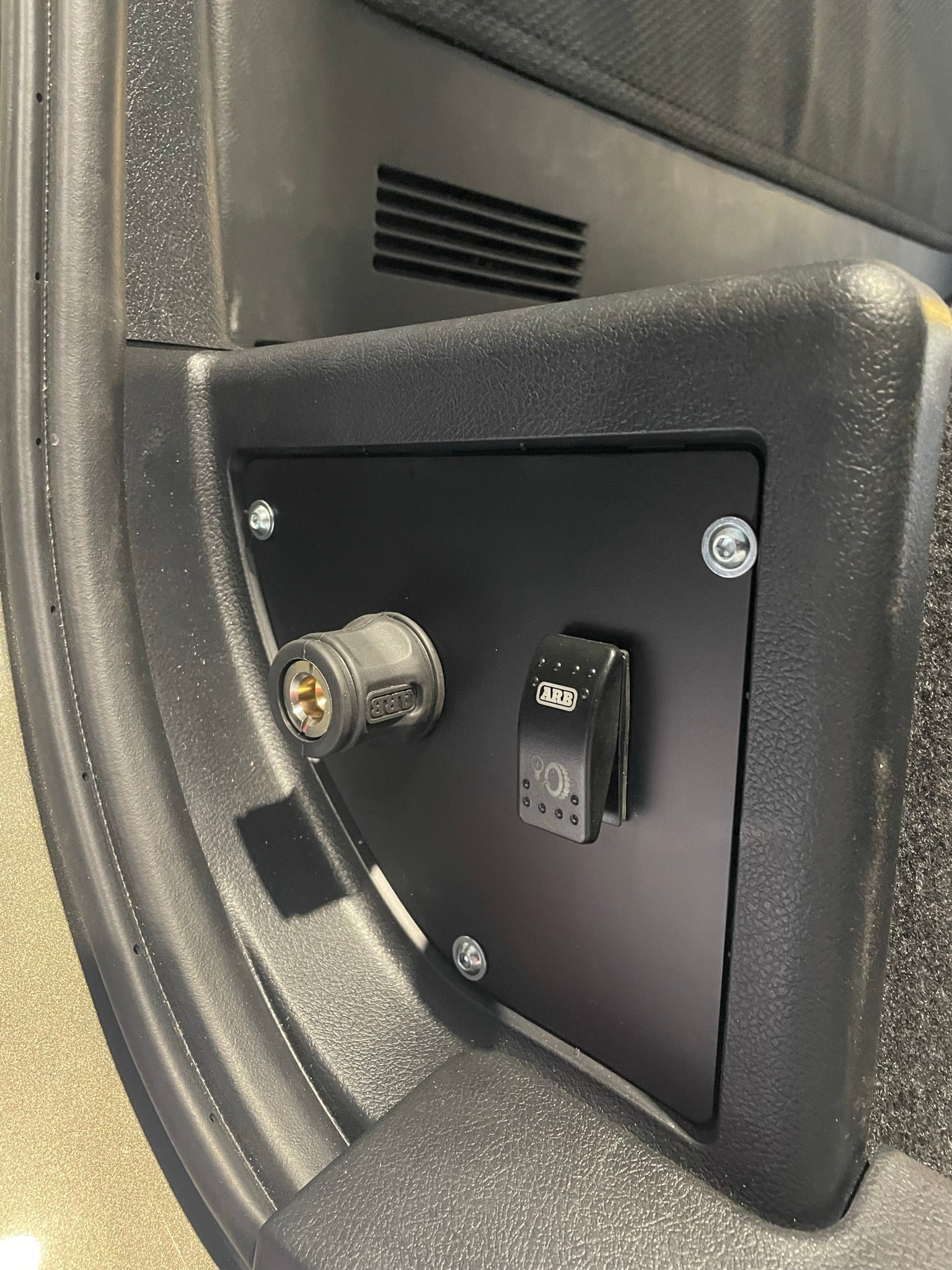 Support pour compresseur double ARB sur Toyota Hilux Revo Xtra Cab, support robuste pour compresseur N4 OFFROAD.