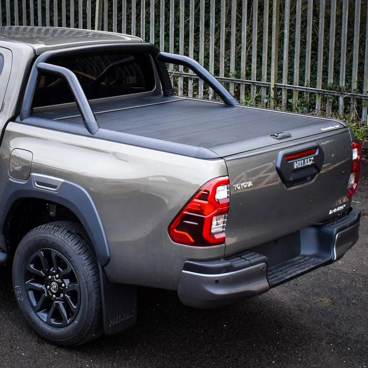 Couvre Benne MTR Toyota Hilux REVO 2016+ Double Cab | Noir Mountain Top sur Xperts4x4 Accessoires 4x4 Off-Road