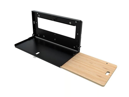 Table pliante de porte arrière Front Runner pour 4x4 offroad, idéale pour cuisine extérieure, en acier robuste et pratique.