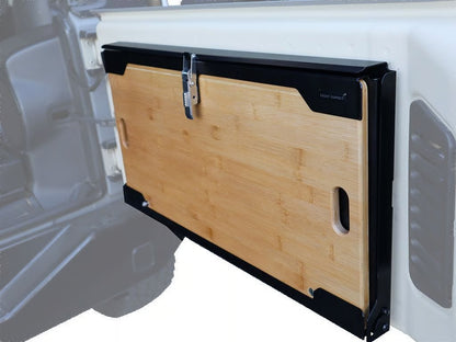 Table pliante de porte arrière Front Runner pour 4x4 offroad, idéale pour cuisine extérieure, en acier robuste et compacte.