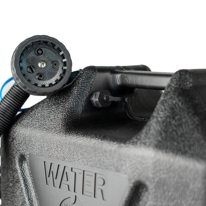 Douche portable ONTAP Black Edition par ARB4x4, compacte et pratique pour camping et activités extérieures.