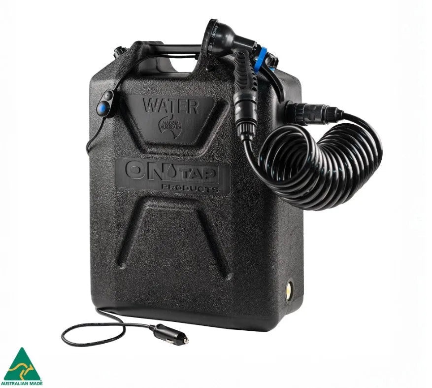 Douche portable ONTAP Black Edition par ARB4x4, compacte et pratique pour camping et aventures en plein air.