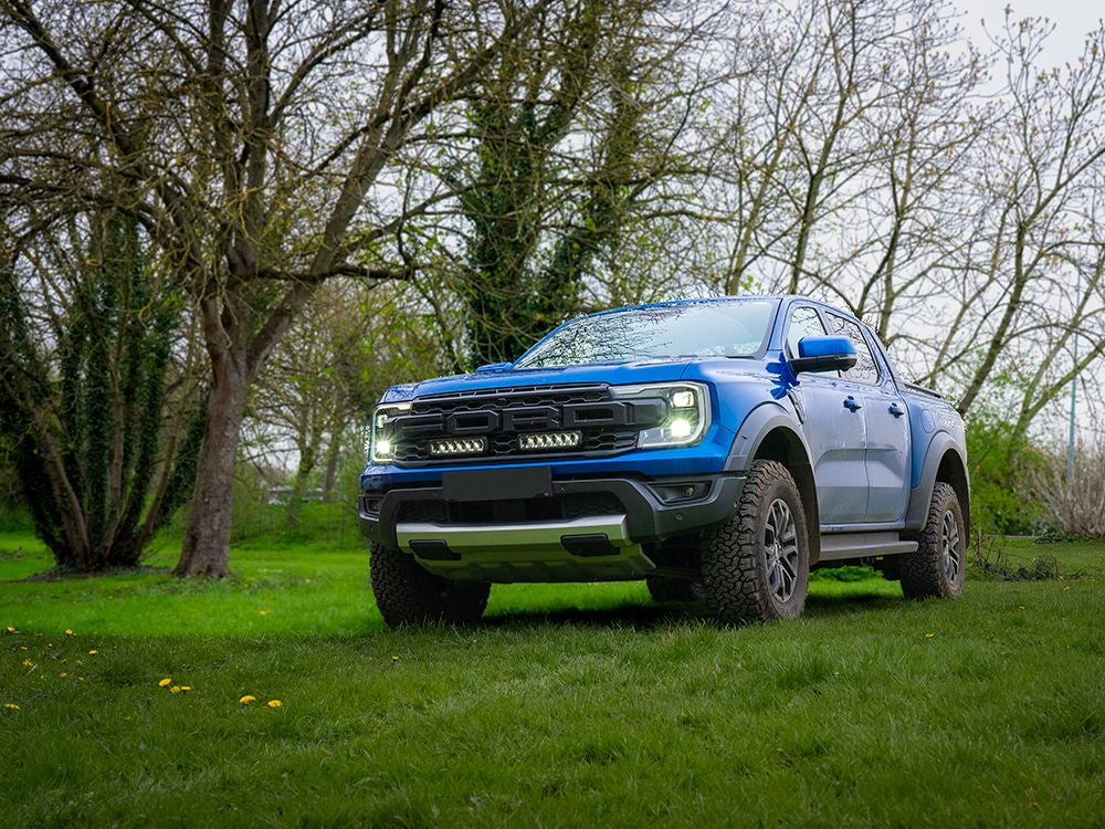 Kit d’éclairage LED Lazer Triple-R 850 pour la calandre Ford Ranger Raptor 2023+ avec lampes LED puissantes.