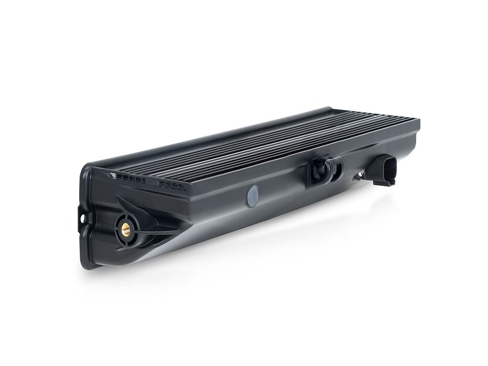 Phare LED compact LAZER LAMPS Carbon-6 en mode spot jaune, puissant éclairage LED de 9360 lumens pour véhicules tout-terrain.