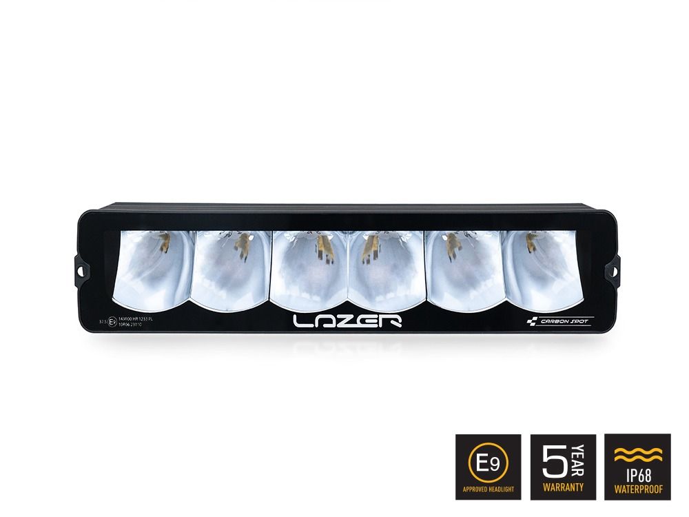 Phare LED LAZER LAMPS Carbon-6 en mode Spot, jaune, compact avec 9360 lm, éclairage LED puissant pour véhicule tout-terrain.