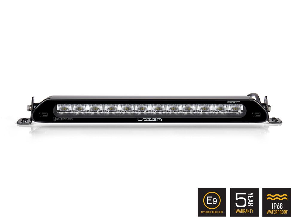 Barre d’éclairage LED LAZER LAMPS Linear-12 avec 4500 lm, conçue pour un éclairage puissant en outdoor ou en véhicule tout-terrain.