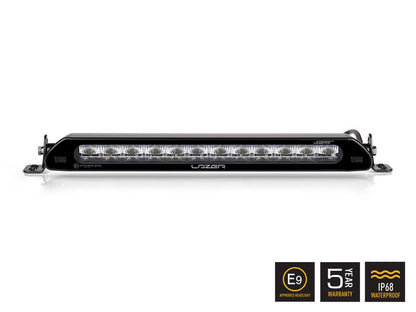 Barre d’éclairage LED LAZER LAMPS Linear-12 avec 4500 lm, conçue pour un éclairage puissant en outdoor ou en véhicule tout-terrain.