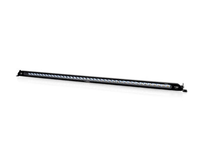 Barre LED LAZER LAMPS Linear-42 Elite avec 33 300 lm, éclairage LED puissant pour véhicules tout-terrain, look robuste et moderne.