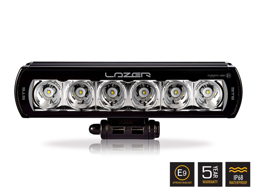 Barre LED Slim LAZER LAMPS ST6 Évolution avec éclairage puissant de 6204 lm, conçue pour un éclairage LED robuste.