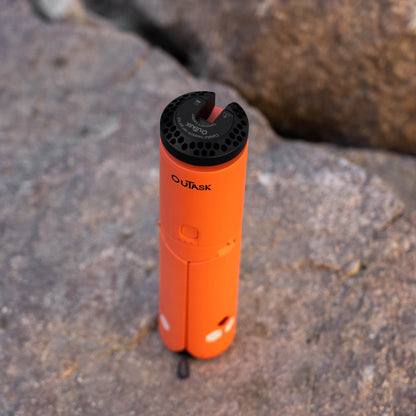 Lampe télescopique LED extérieure OuTask en orange, éclairage LED pivotant à 720° pour l'extérieur.