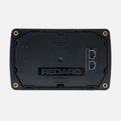 Système de gestion de batterie REDARC SOLI BCDC Alpha50R TVMS Rogue, vue du dispositif avec câbles et écran de contrôle.