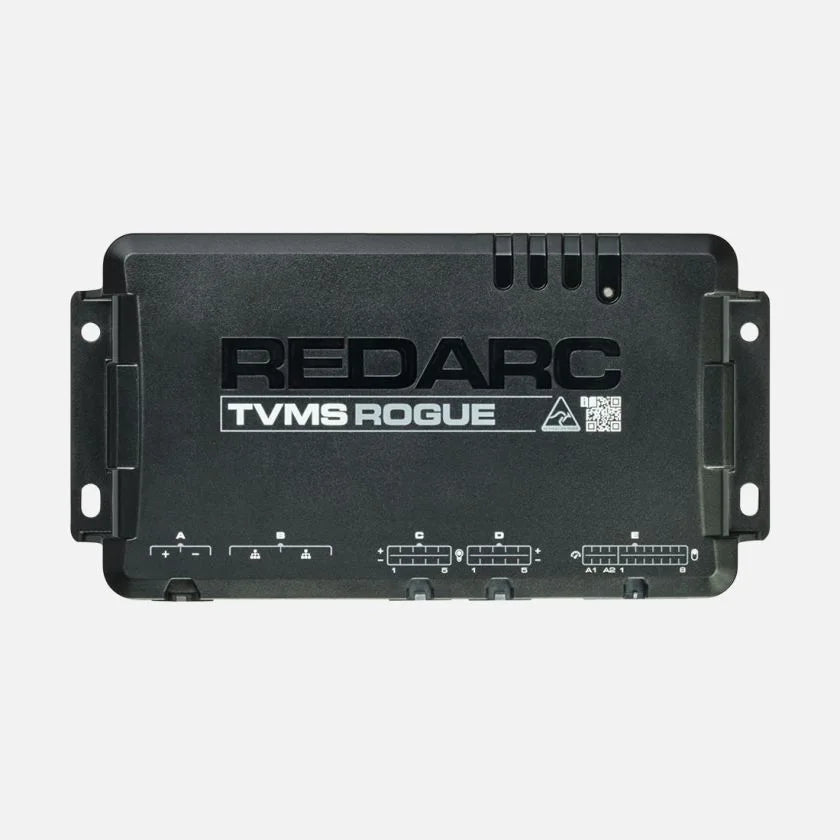 Système de gestion de batterie REDARC SOLILA Manager30 et TVMS Rogue 4x4 pour énergie et autonomie en 4x4, visible sur l'image.