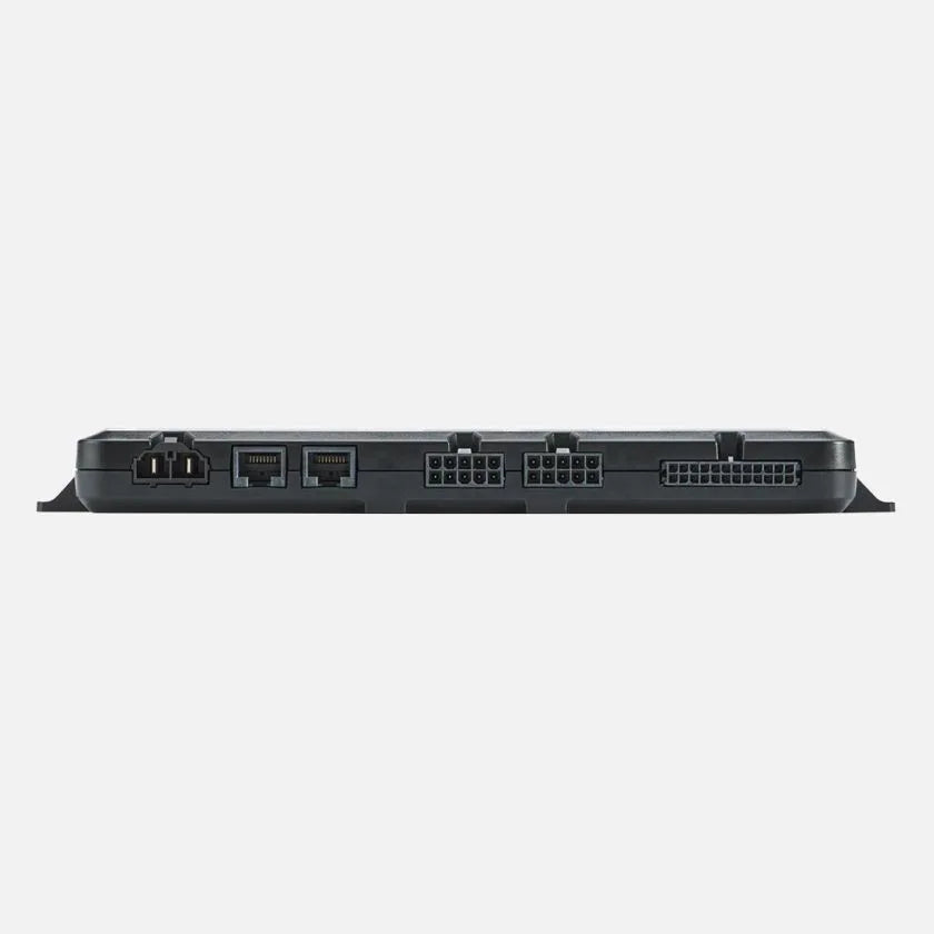 Système de gestion de batterie REDARC SOLILA Manager30 et TVMS Rogue 4x4 pour énergies et autonomie, avec câbles et écran de contrôle.