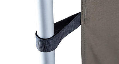 Extension latérale pour auvent Dome 1300 de RHINO-RACK, montre la paroi en tissu robuste pour camping et activités extérieures.