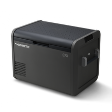 Réfrigérateur portable DOMETIC CFX5 55L avec bac à glaçons, parfait pour le camping et les activités extérieures.
