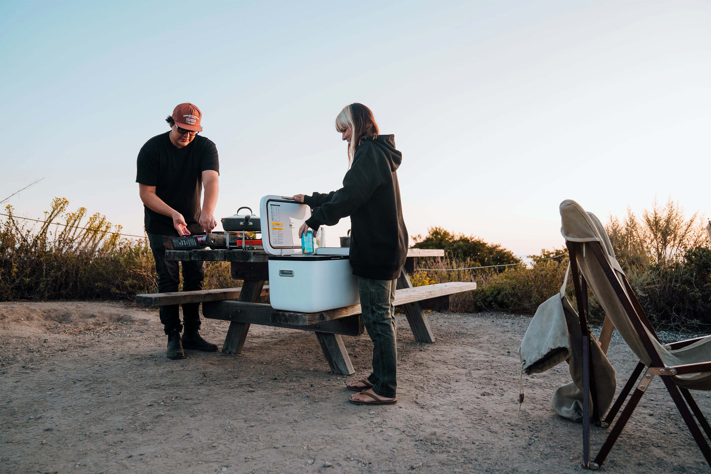 Frigo congélateur ICECO GO20 Dual-Zone pour 4x4, compartiments séparés et autonomie prolongée, accessoire de camping et voyage.