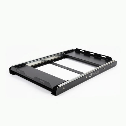 Plateau coulissant SNUG pour frigo 45L en aluminium robuste, accessoires pour coffre de véhicule tout-terrain.