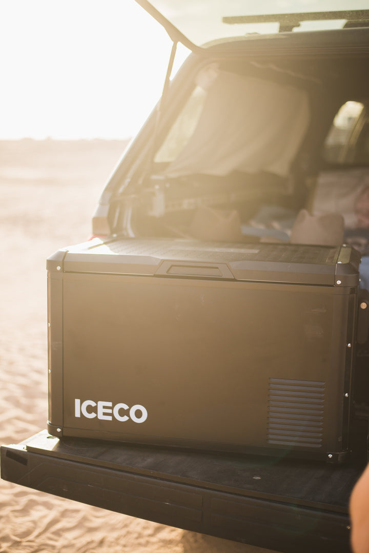 Réfrigérateur congélateur ICECO VL60PROS 60L gris, compact et portable, idéal pour les activités extérieures ou le camping.