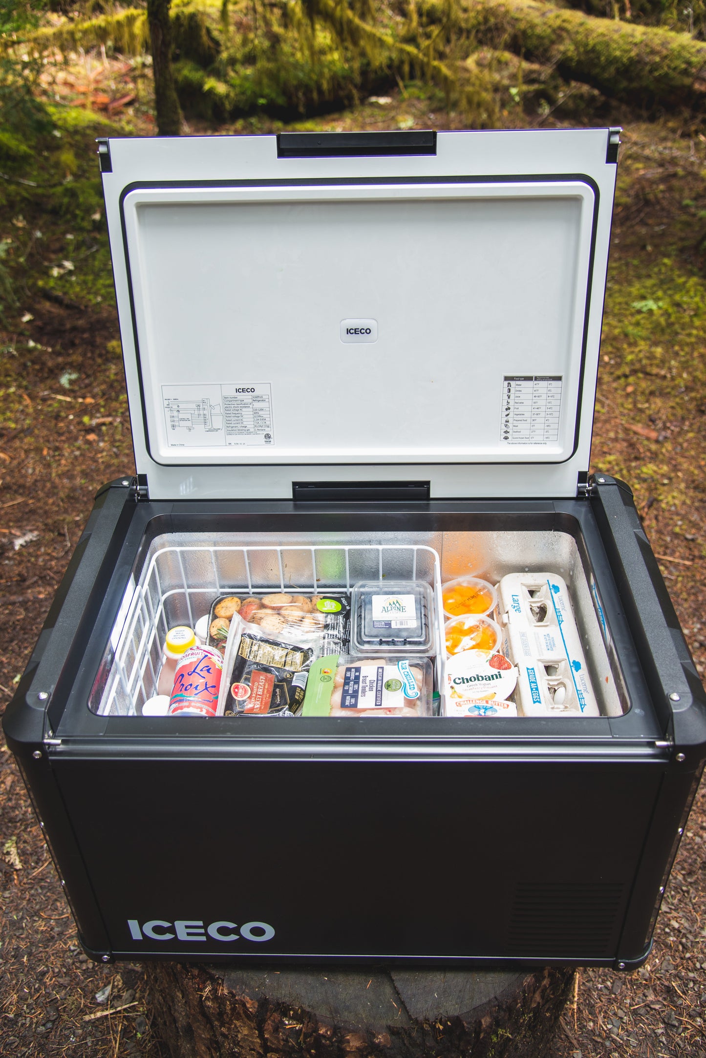 Réfrigérateur congélateur ICECO VL60PROS 60L en vert olive, appareil de stockage portable pour aliments et boissons.