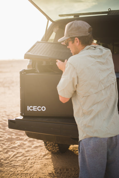 Réfrigérateur congélateur ICECO VL60PROS 60L en vert olive, compact et portable pour la conservation des aliments.