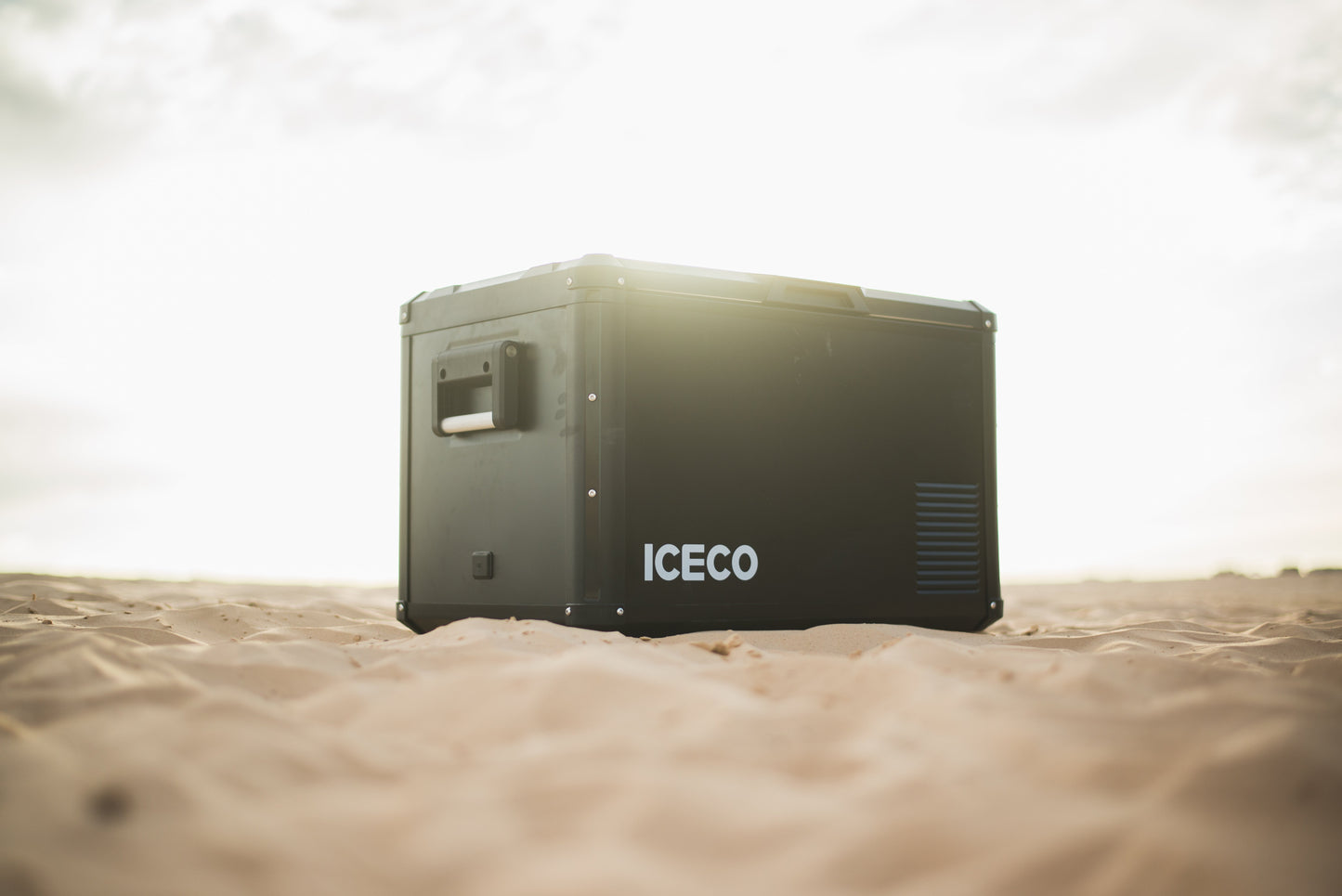 Réfrigérateur ICECO VL60PROS 60L en vert olive, frigo et congélateur compact pour camping et aventure outdoor.