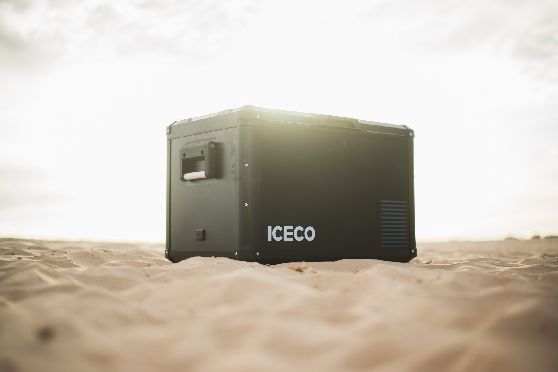 Réfrigérateur ICECO VL60PROS 60L en vert olive, frigo et congélateur compact pour camping et aventure outdoor.