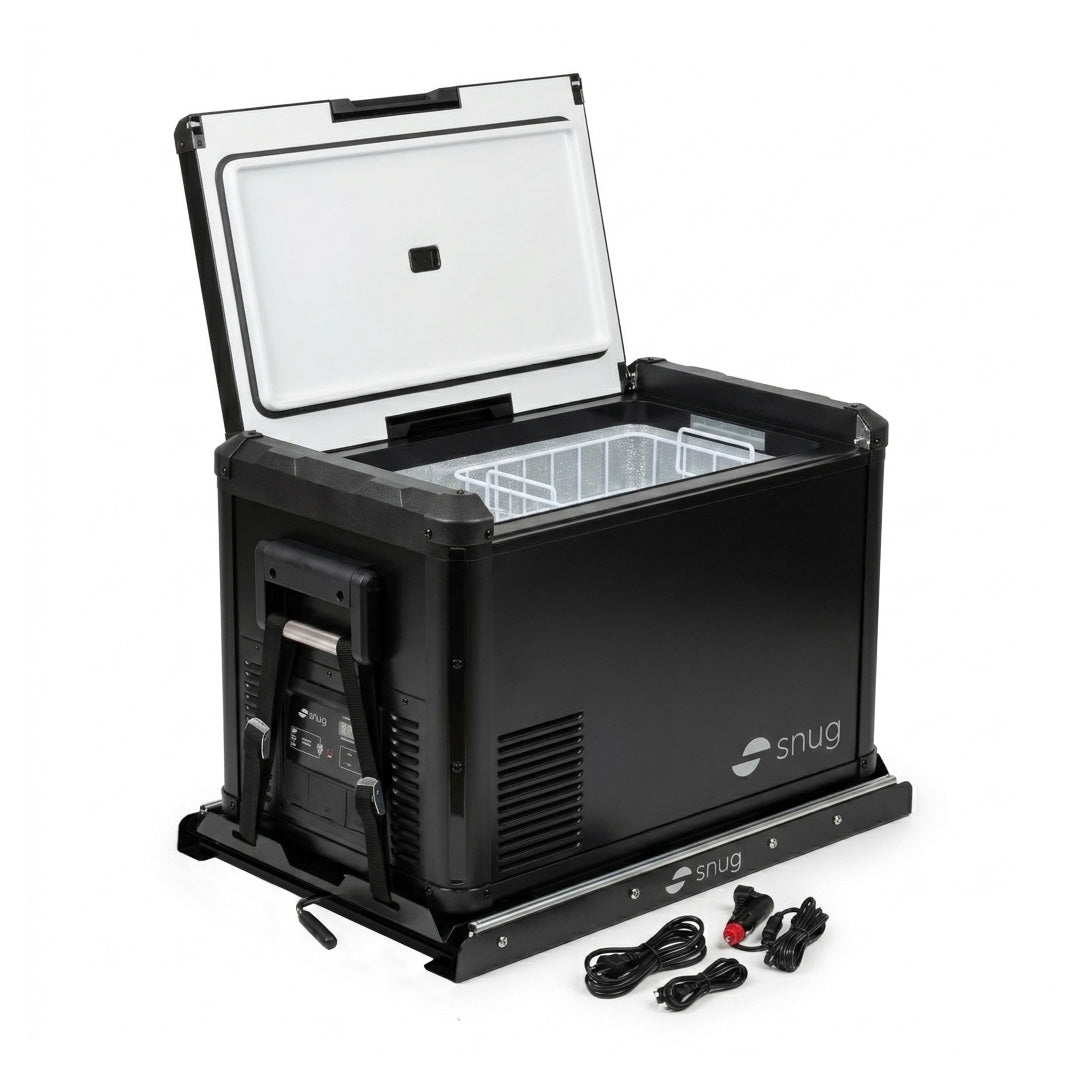 Réfrigérateur congélateur SNUG Groenland 45L noir avec zone unique, stockage pratique pour les produits frais et congelés.