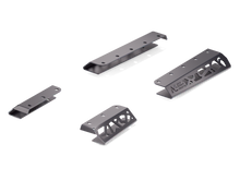 Kit de fixation pour galerie de toit Rhino Rack n°N4 OFFROAD sur Dacia Duster 2024+ visible, comprenant supports et attaches robustes