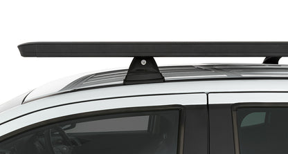 Kit galerie de toit Pioneer et RCH RHINO-RACK pour Isuzu D-Max N60 Double Cab 2020, vue de côté avec barres de support.