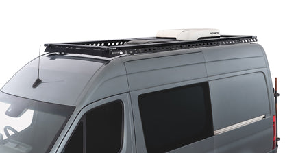 Galerie de toit Rhino-Rack Backbone pour Mercedes Sprinter W906/W907 4x4, porte-bagages robuste pour véhicule utilitaire.