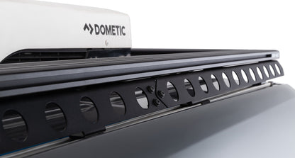 Kit galerie de toit Rhino-Rack Backbone pour Mercedes Sprinter W906 W907 4x4, fixation robuste pour accessoires de toit.