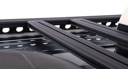 Kit galerie de toit Rhino-Rack Backbone pour Mercedes Sprinter W906 W907 4x4, montage sur le toit du véhicule.