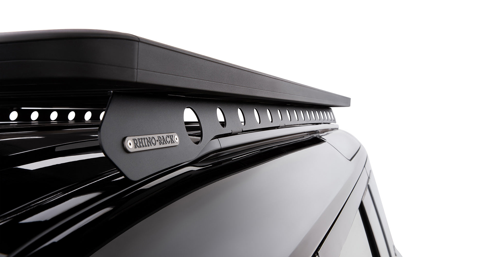 Galerie de toit Rhino-Rack Pioneer pour Land Rover Defender II 110 2020+, dimensions 1900x1240mm, montage sur le toit du véhicule.