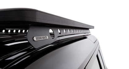 Galerie de toit Rhino-Rack Pioneer pour Land Rover Defender II 110 2020+, dimensions 1900x1240mm, montage sur le toit du véhicule.
