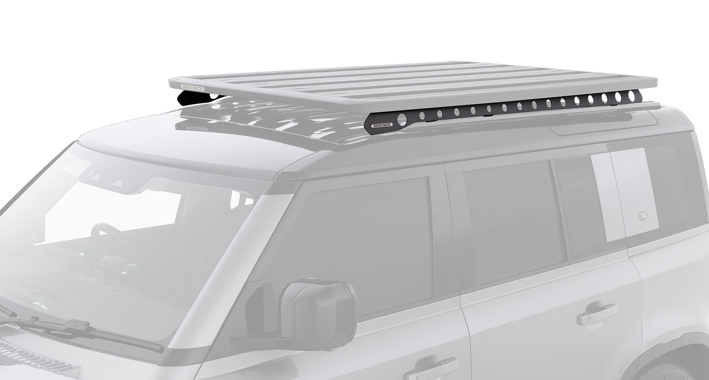 Galerie de toit Rhino-Rack Pioneer pour Land Rover Defender II 110 L663 2020+, fixation robuste, vue de profil.