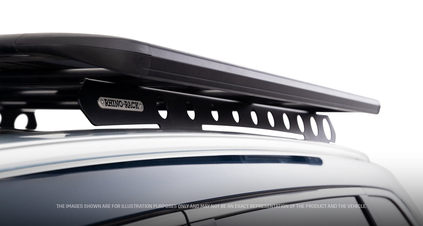 Galerie de toit Rhino-Rack Pioneer 6 pour Honda CR-V 2017+ avec barres robustes et fixation solide, vue de côté.