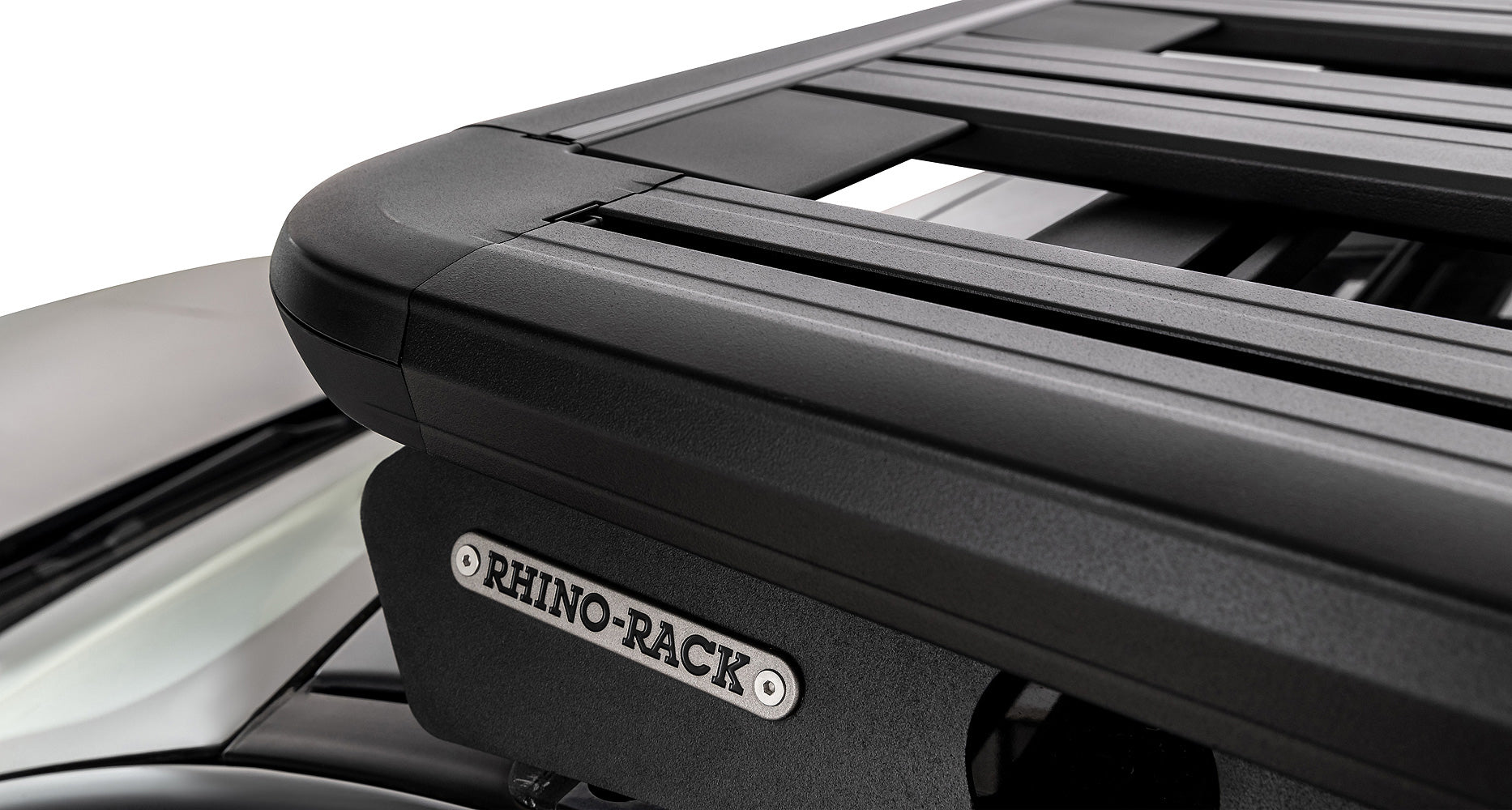 Galerie de toit Rhino-Rack Pioneer 6 1500x1240mm avec backbone pour véhicule tout-terrain.