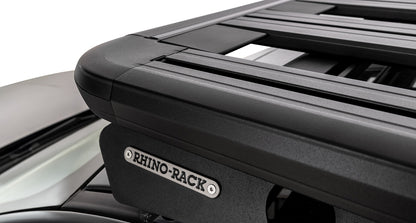 Galerie de toit Rhino-Rack Pioneer 6 1500x1240mm avec backbone pour véhicule tout-terrain.
