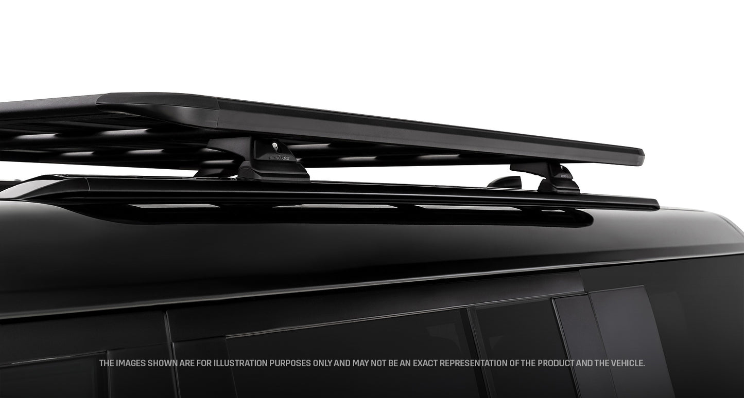 Galerie de toit Rhino-Rack Pioneer 6 pour Land Rover Defender II, 1500x1240mm, avec pieds RCL, montage sur véhicule tout-terrain.