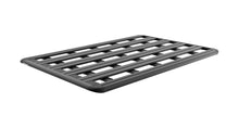 Galerie de toit Pioneer 6 de RHINO-RACK pour Land Rover Defender 110 L663 2020+, fixation robuste, vue de face.