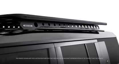 Galerie de toit Rhino-Rack Pioneer 6 pour Land Rover Defender II 130, structure robuste en acier, fixation solide, dimensions 2100x1240mm.