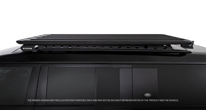 Galerie de toit Rhino-Rack Pioneer 6 pour Land Rover Defender II 130, structure robuste avec barres transversales, installation sur toit.