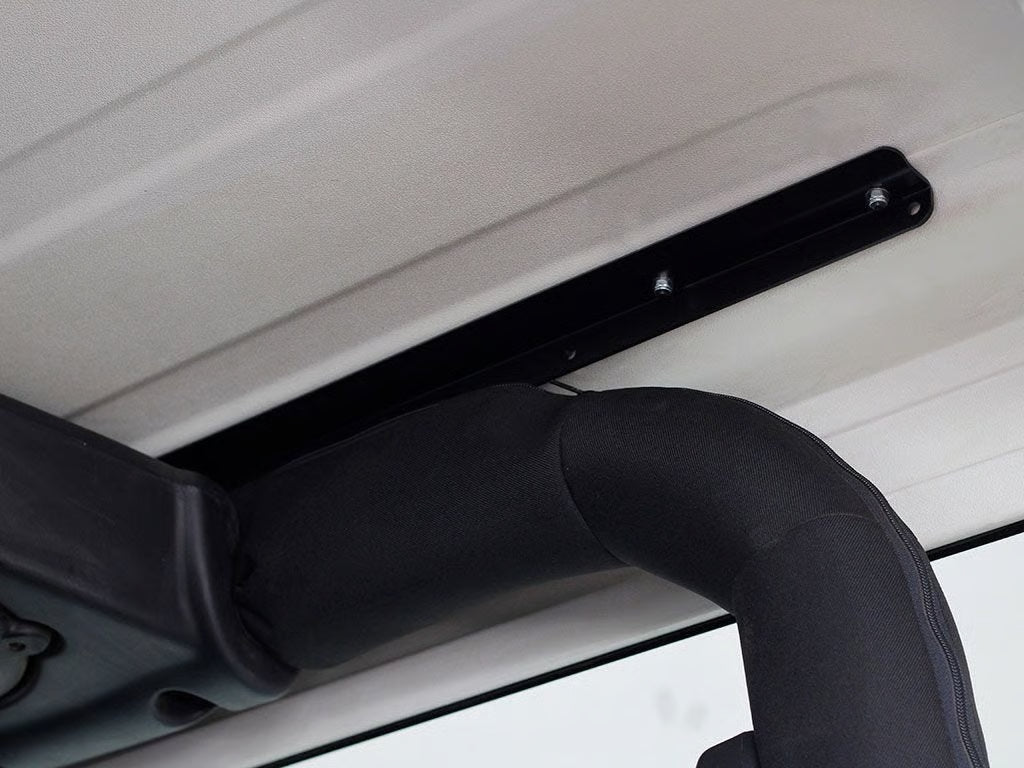 Galerie de toit Front Runner Slimline II pour Jeep JK 2 portes, dimensions 1762x1425 mm, solide et adaptée pour tout terrain.