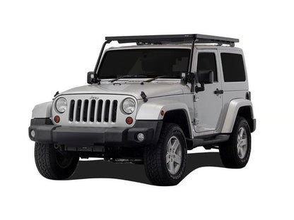 Galerie de toit Front Runner Slimline II pour Jeep JK 2 portes, 1762x1425 mm, montage extérieur, robuste et élégante.
