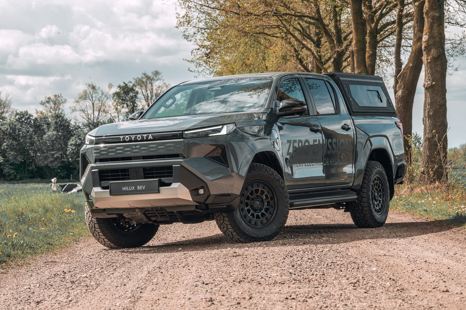 Hardtop Alu-Cab Contour pour Toyota Hilux 2026+ N90 Double Cab, robuste et en aluminium pour véhicule tout-terrain.