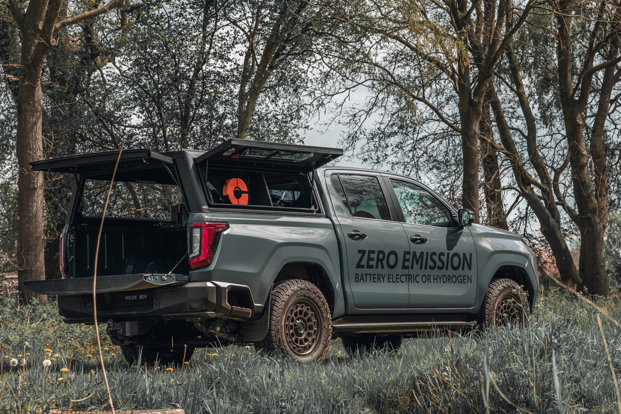 Hardtop Alu-Cab Contour en aluminium pour Toyota Hilux 2026+ N90 Double Cab, coque robuste et élégante pour le pick-up.