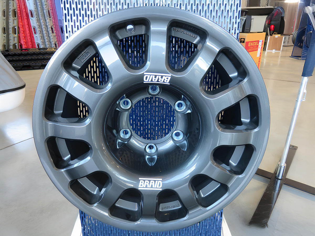 Jante en aluminium BRAID Fullrace grise 7x16 pouces, 6x139,7 mm, ET-25, pour véhicule tout-terrain.