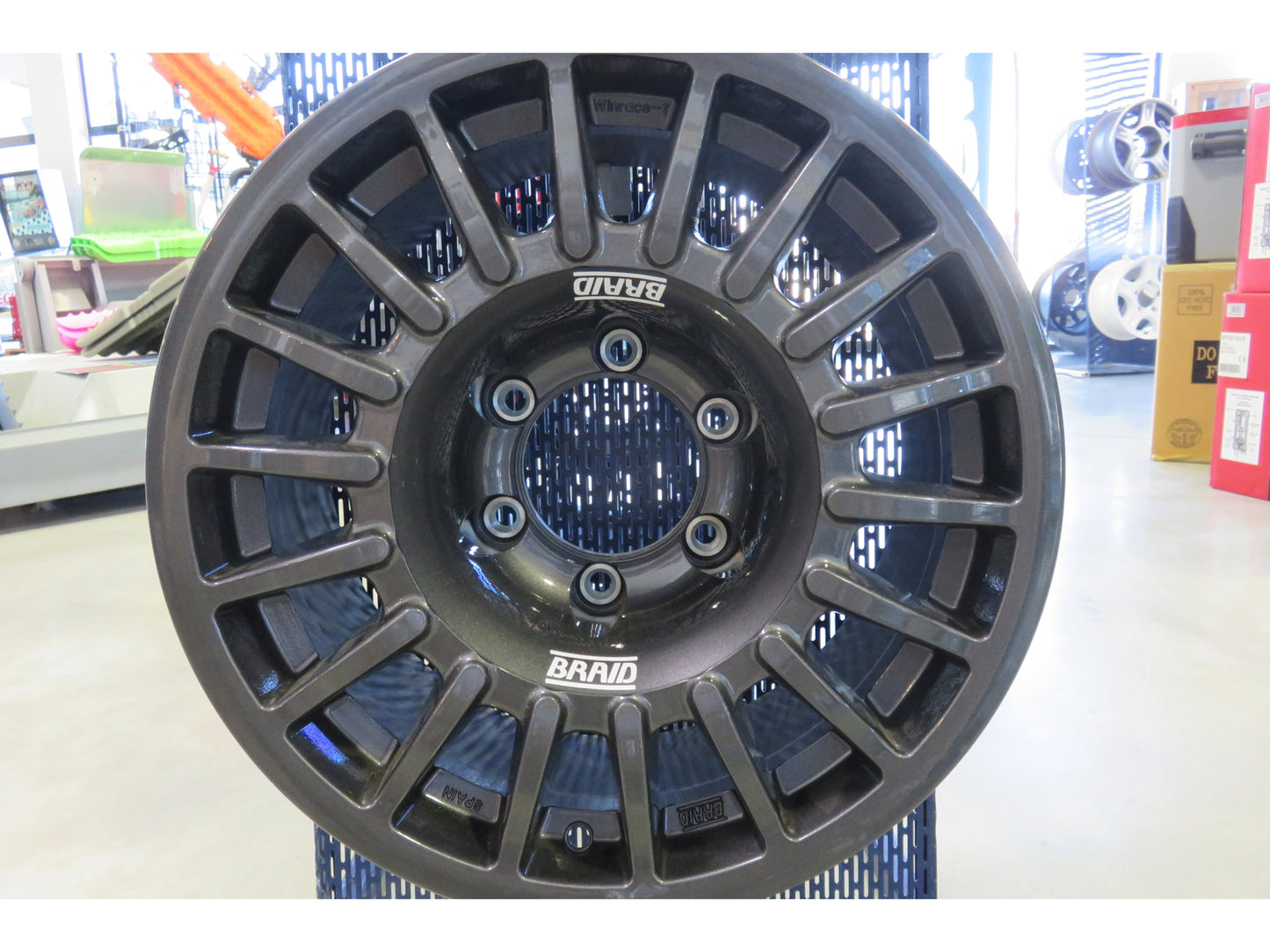 Jante en alu BRAID Winrace grise 7x16, 6x139.7, ET40, CB93, pour véhicule tout-terrain.