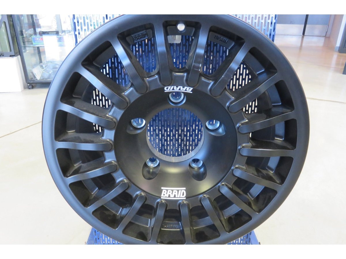 Jante Alu BRAID Winrace Noire 7x16 5x150 ET-10 - Toyota 70 Series